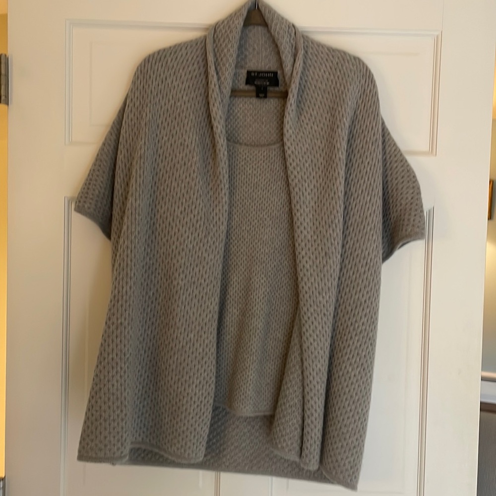 St. John gray 2-piece 100% cashmere sweater set. Size Medium. Oversize fit.